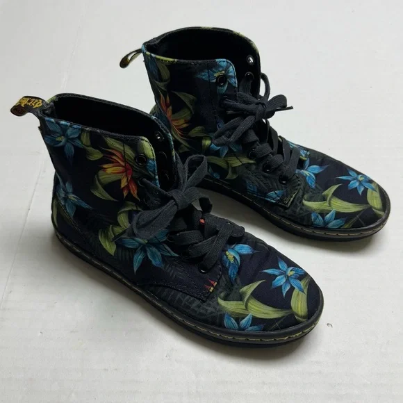 Dr. Martens Hackney Lace Up Canvas Boots In Black Hawaiian Floral Print Size: 6 - Picture 2 of 10